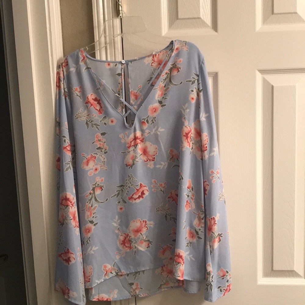 Low cut long sleeve shirt from lush